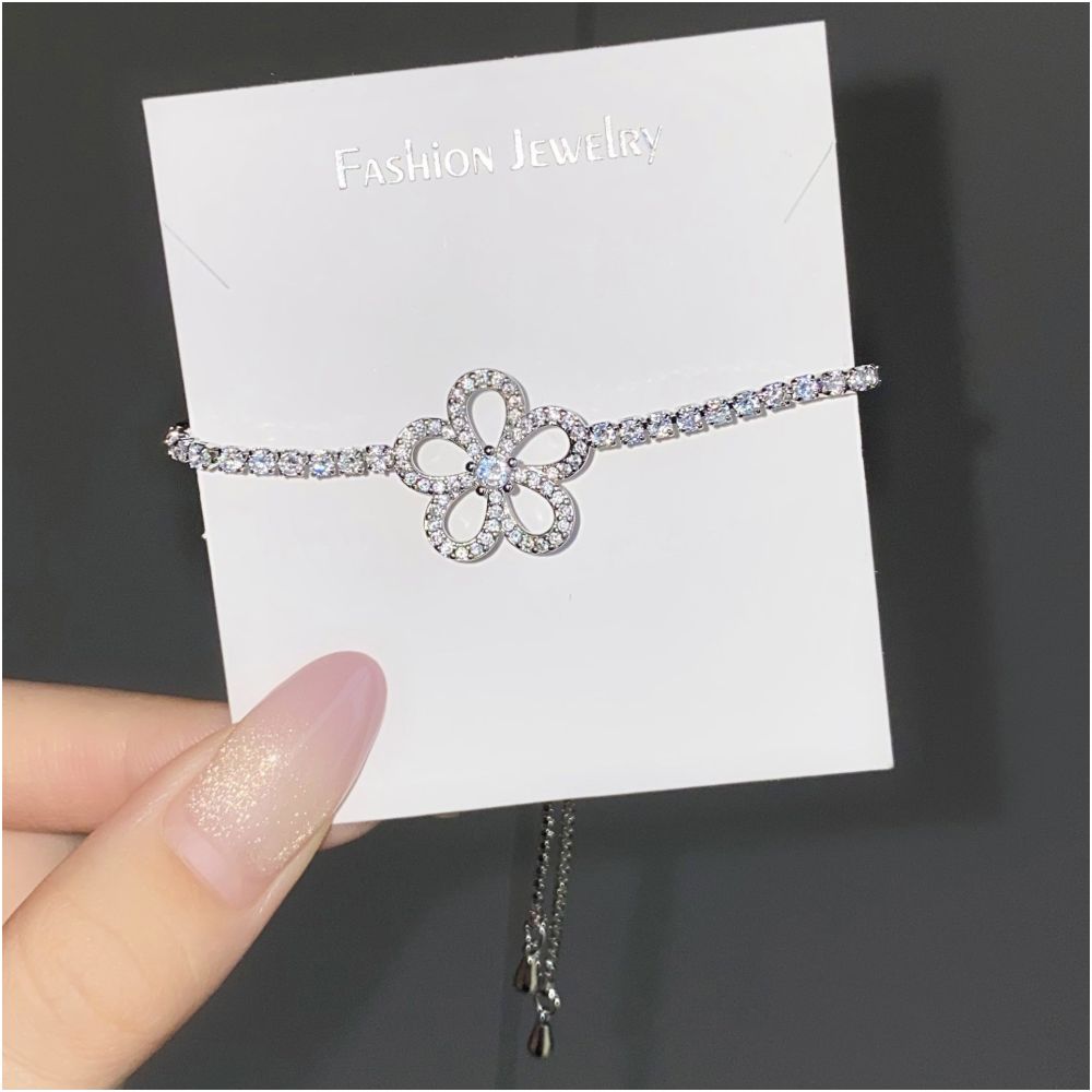 Live Stream Hot Selling 2 Carat Princess Square Bag with Imitation Moissanite Bracelet A Unique and Versatile Elegant Bracelet for Women