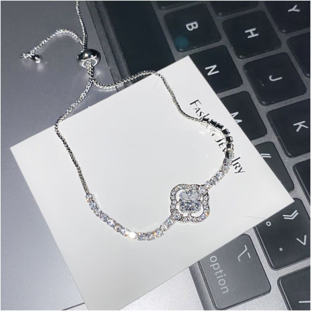 Live Stream Hot Selling 2 Carat Princess Square Bag with Imitation Moissanite Bracelet A Unique and Versatile Elegant Bracelet for Women