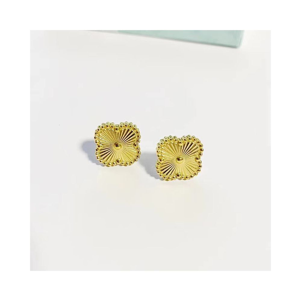 Colorfast and fade resistant lucky four leaf clover necklace bracelet earrings and stud earrings three piece set gold titanium steel necklace Instagram style